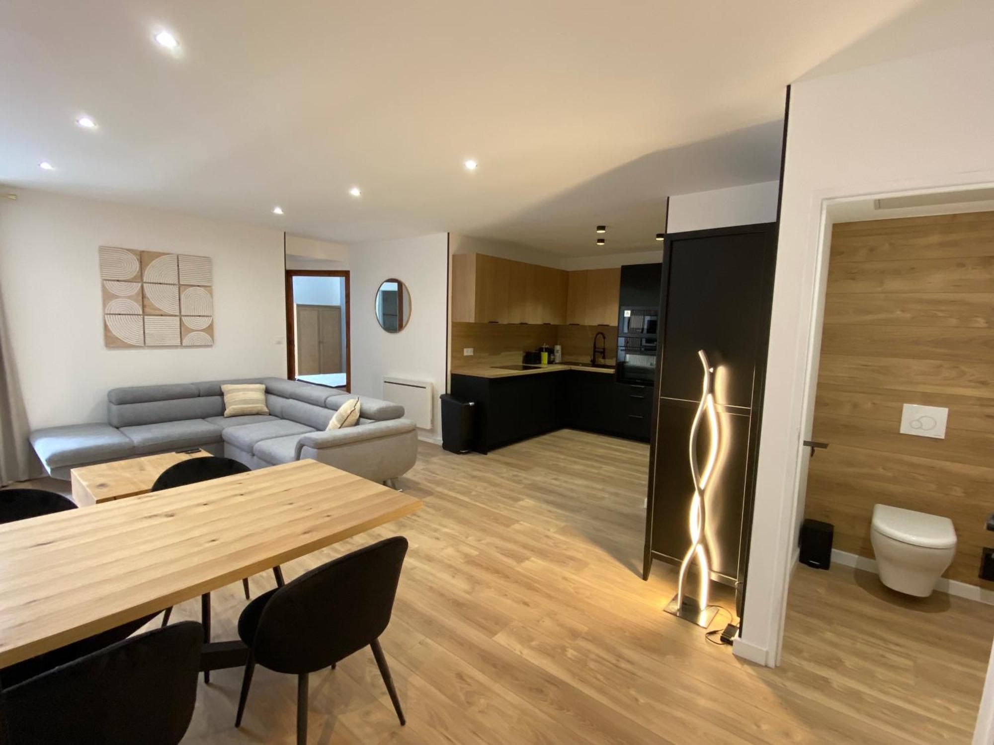 Madonna Elegance, Proche Sanctuaire, 95M2 Apartment Lourdes Bagian luar foto